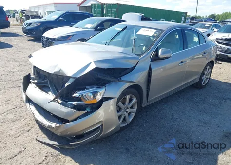 2016 Volvo S60 T5 Drive-E Premier z USA, uszkodzony, nr VIN YV126MFK3G2392066